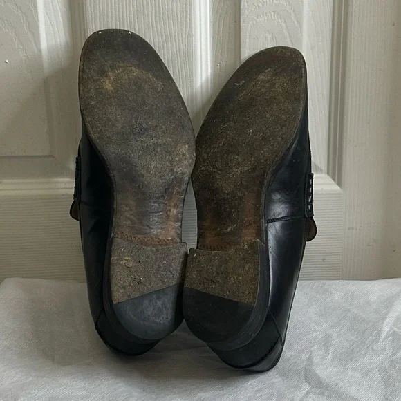 Gucci
Gucci Black Leather Interlocking G Penny Loafers Size 8 - Picture 16 of 16